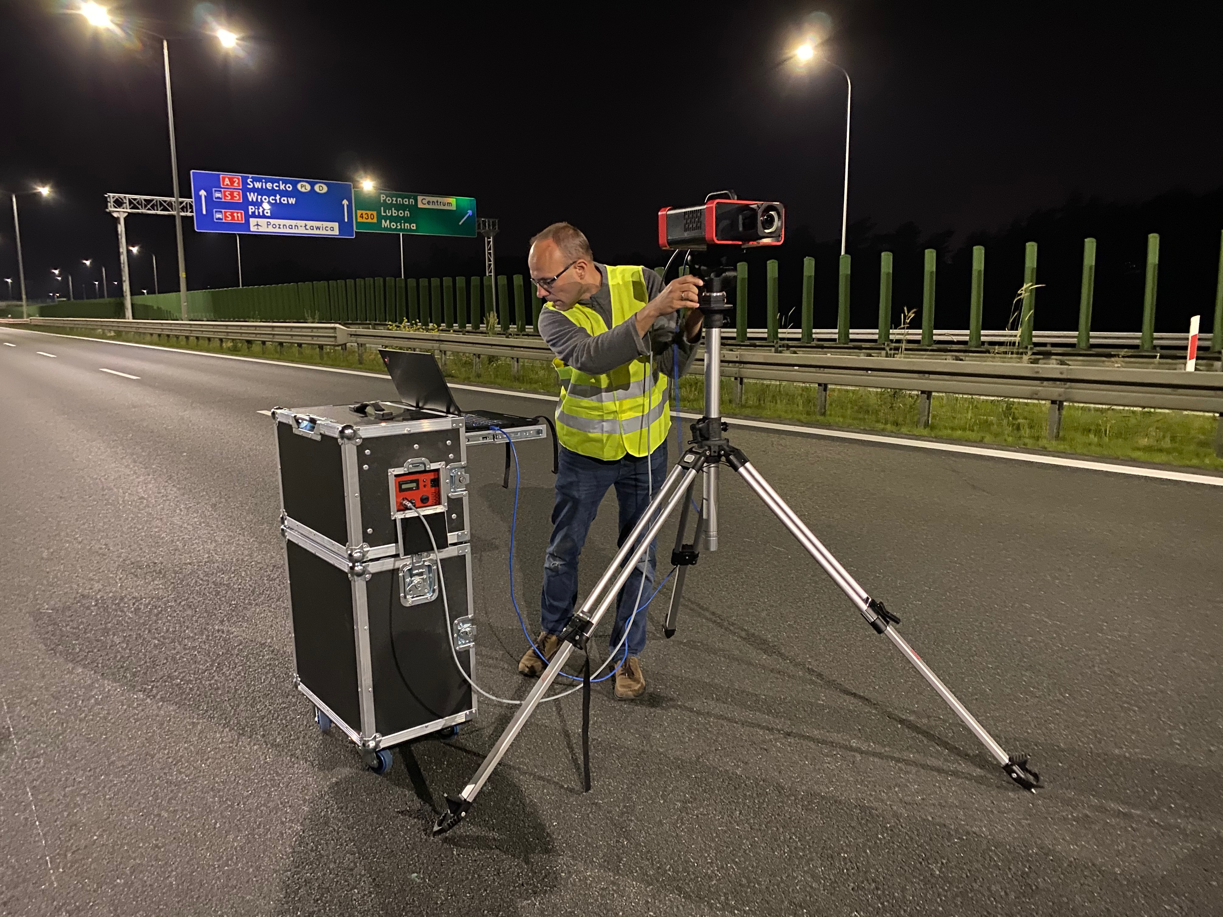 GL Opticam luminance measurement road lighting First fully adapted system for road lighting measurements